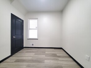 82 Orient Ave, Unit 1 in Jersey City, NJ - Building Photo - Building Photo