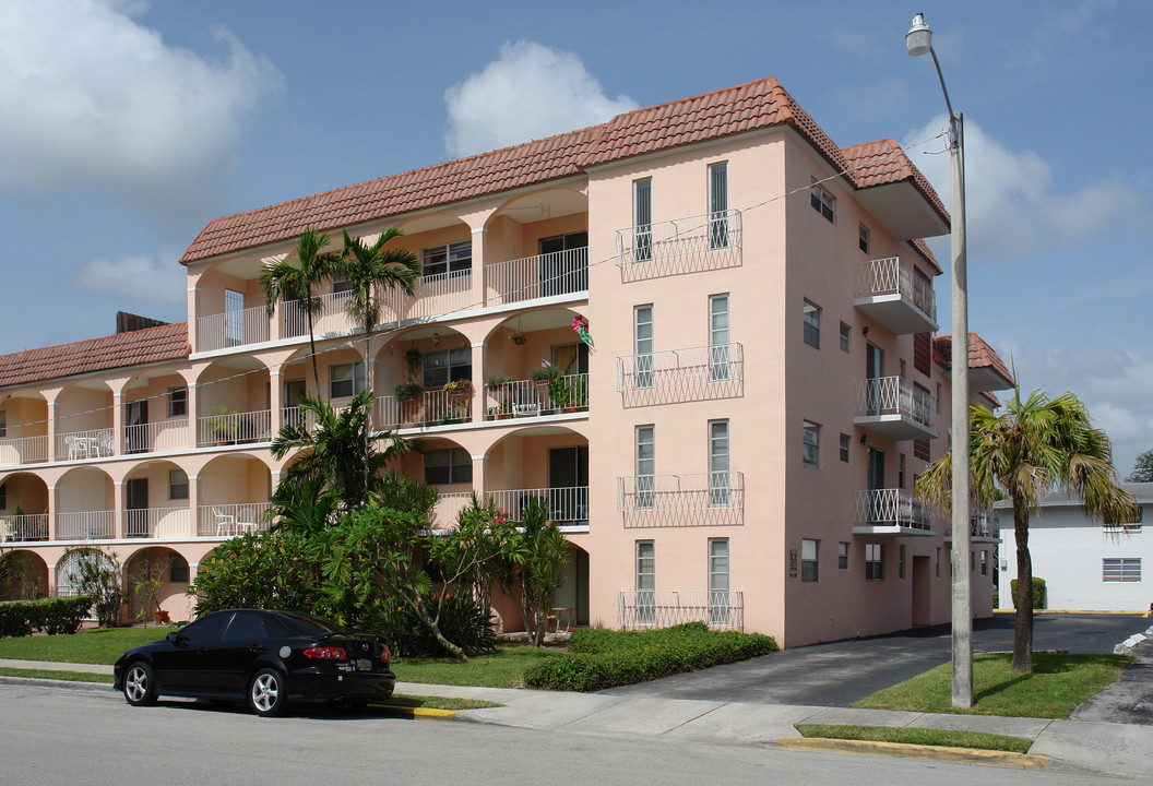 Villa Fontana Apartments in South Miami, FL - Building Photo