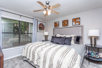 Augusta Commons Apartments in Marietta, GA - Building Photo - Interior Photo