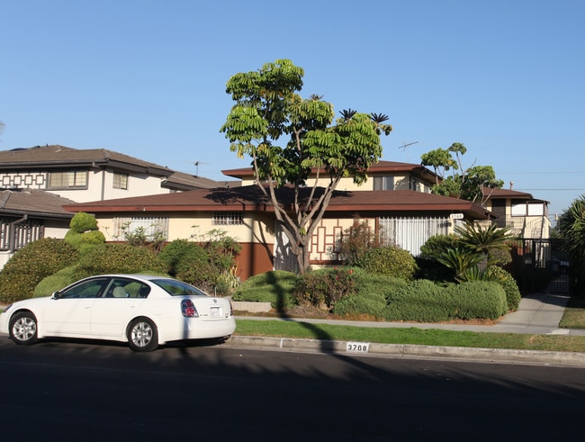 3768 S Bronson Ave in Los Angeles, CA - Building Photo - Building Photo