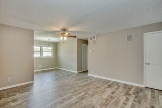 545 Riverview Ave in Derby, KS - Building Photo - Building Photo