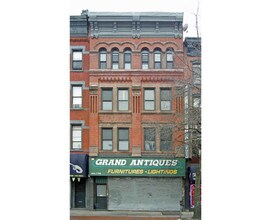 686 Grand St in Brooklyn, NY - Building Photo - Building Photo