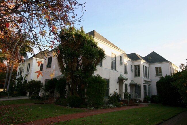 1206 S Alfred St in Los Angeles, CA - Building Photo - Building Photo