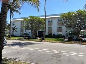 1021 3rd St S in Naples, FL - Building Photo
