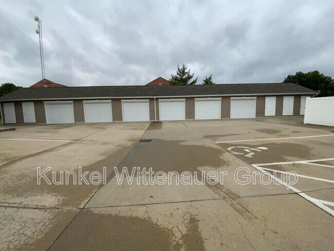 704 Fountain View Dr in Mascoutah, IL - Building Photo - Building Photo
