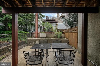 231 S Regester St in Baltimore, MD - Foto de edificio - Building Photo