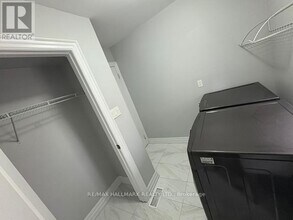 19 Wyman Crescent in Bradford West Gwillimbury, ON - Building Photo - Building Photo