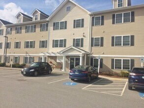 100 Sentinel Court in Manchester, NH - Foto de edificio - Building Photo