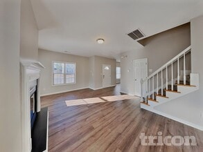 5517 Landreaux Dr in Raleigh, NC - Foto de edificio - Building Photo