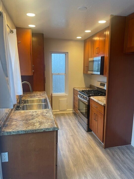 1809 Huntington St in Huntington Beach, CA - Building Photo