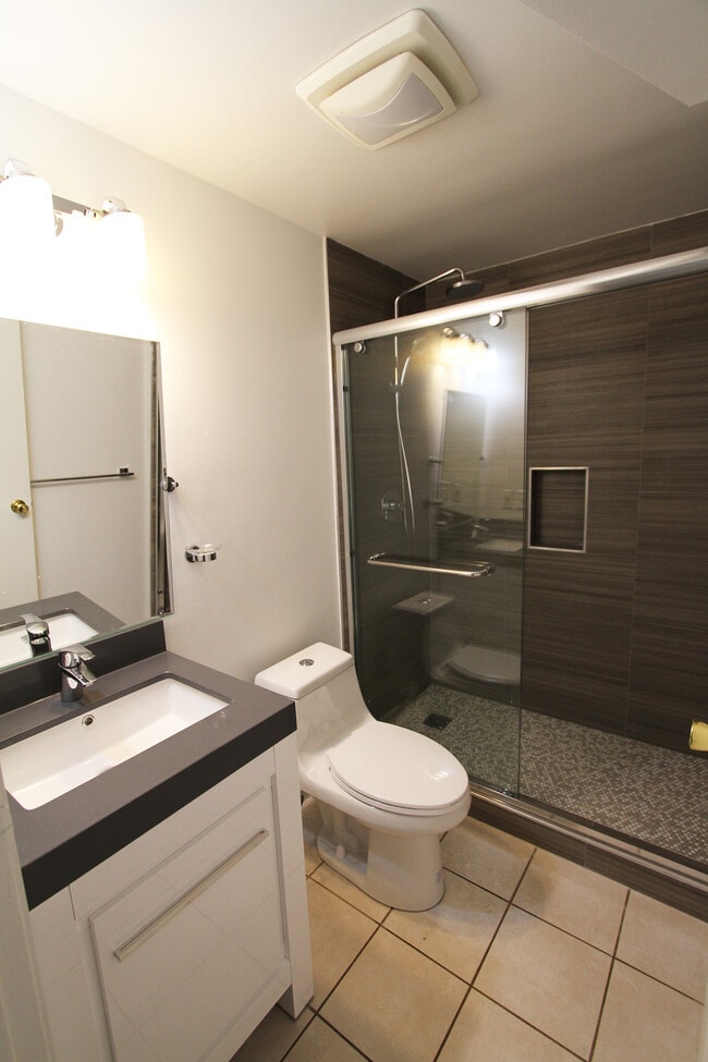 886 44th Ave, Unit 886a