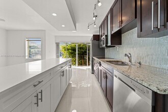 9370 W Flagler St in Miami, FL - Building Photo - Building Photo