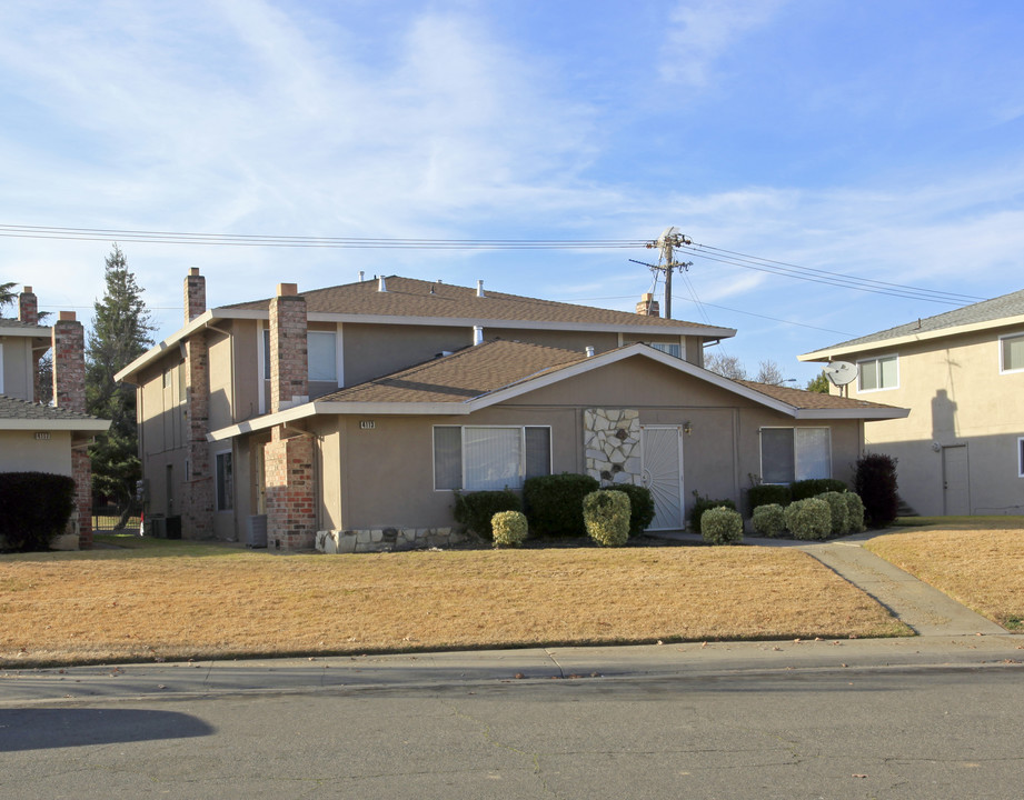 4113 Apostolo Cir in Sacramento, CA - Foto de edificio