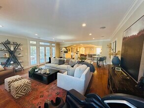 41 Oakridge Rd in Wellesley, MA - Building Photo - Building Photo