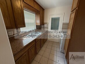 2317 E 71st Terrace in Kansas City, MO - Foto de edificio - Building Photo