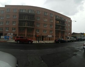 90 Sullivan Pl in Brooklyn, NY - Foto de edificio - Building Photo