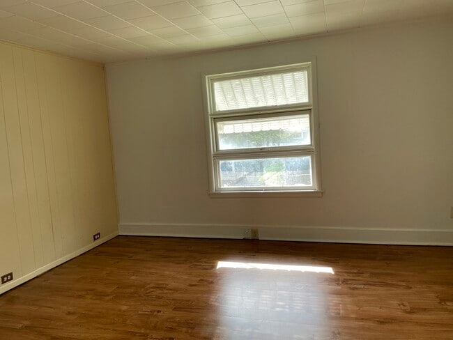 1014 Wright St, Unit Upper in Oshkosh, WI - Building Photo - Building Photo