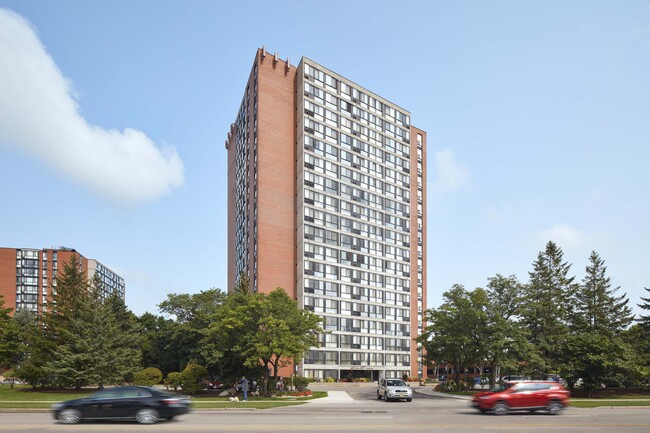 Waterford Tower in Mississauga, ON - Building Photo - Building Photo