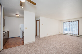 1517 Becker Ave SE in Willmar, MN - Foto de edificio - Interior Photo