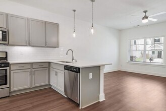 125 Huntley Knl Dr in Pelham, AL - Building Photo - Building Photo