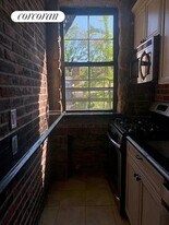 247 W 10th St in New York, NY - Building Photo