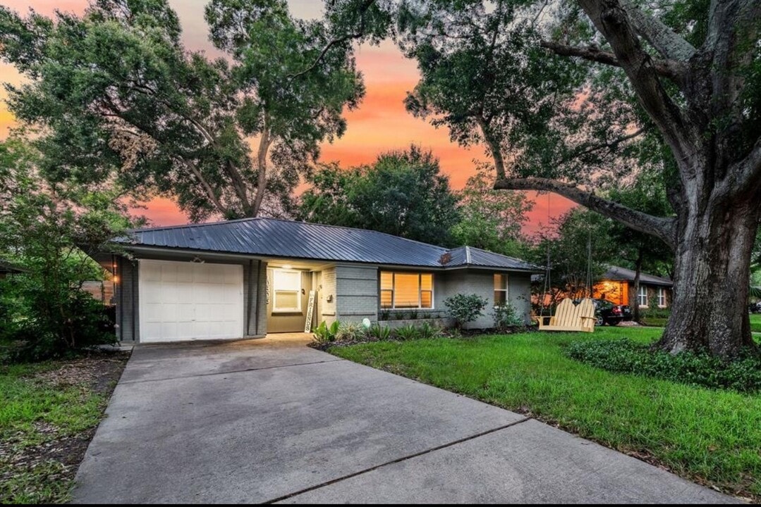 10305 Bassoon Dr in Houston, TX - Building Photo