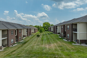 Parkside Trace Apartments in Charlestown, IN - Foto de edificio - Building Photo