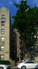 8760 113th St in Richmond Hill, NY - Foto de edificio - Building Photo