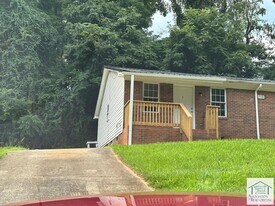 1110 Drewry Rd in Martinsville, VA - Building Photo