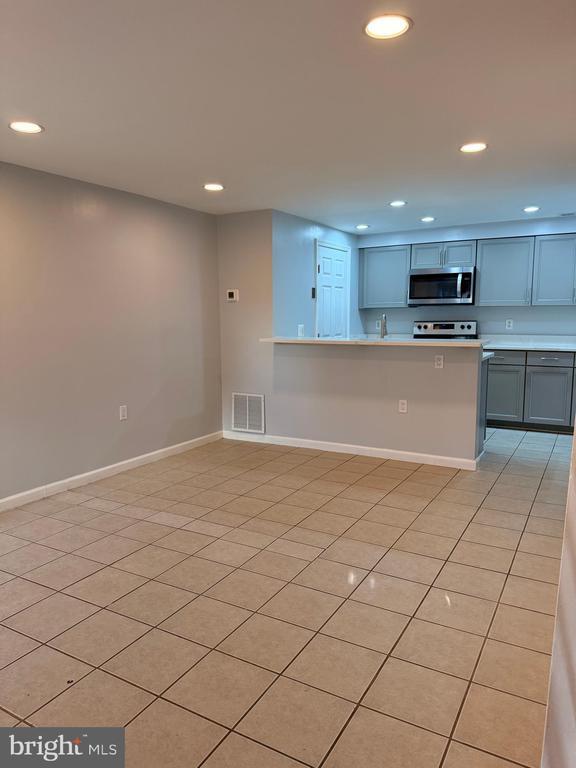 4303 Pembrook Village Dr in Alexandria, VA - Building Photo - Building Photo