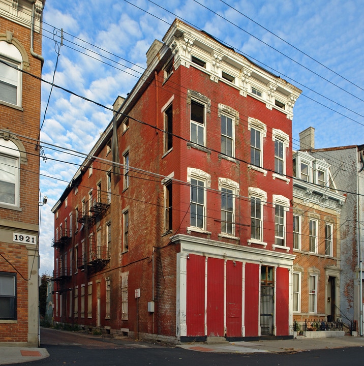 1925 Freeman Ave in Cincinnati, OH - Building Photo