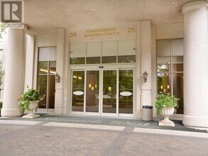 25 Kingsbridge Garden Cir in Mississauga, ON - Building Photo - Building Photo