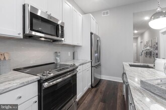 1555 Ridge Ave, Unit 202 in Philadelphia, PA - Foto de edificio - Building Photo