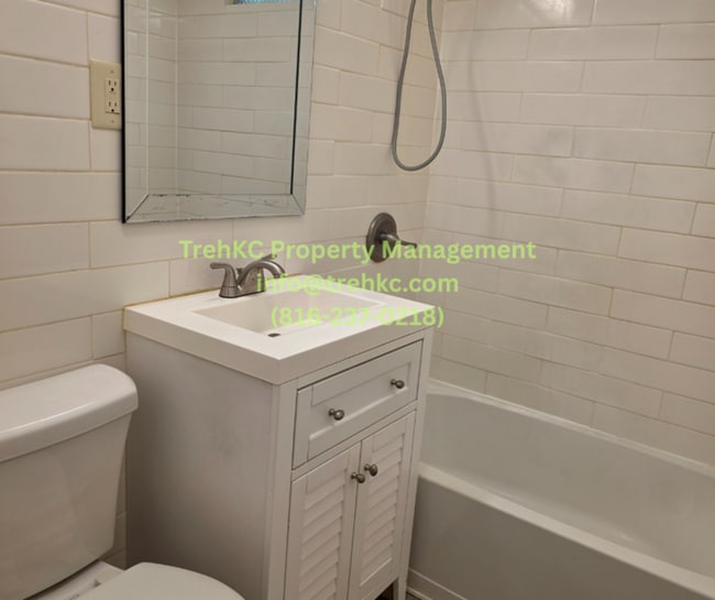 5904 N Michigan Ave in Kansas City, MO - Building Photo - Building Photo