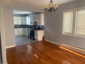 17 Walnut Terrace in Bloomfield, NJ - Building Photo - Building Photo