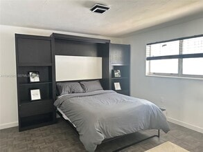 812 NW 55th Terrace in Miami, FL - Building Photo - Building Photo