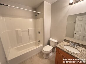 76 Egmont St, Unit 5 in Brookline, MA - Building Photo - Building Photo