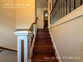 1382 SE Liberty Ave in Gresham, OR - Building Photo - Building Photo