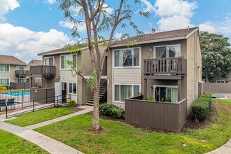 Summit Rose Apartments in Escondido, CA - Building Photo - Primary Photo