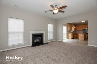 1215 Oakdale Commons Ct in Charlotte, NC - Building Photo - Building Photo