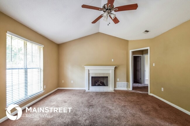 4152 Triple Crown Loop N in Southaven, MS - Foto de edificio - Building Photo