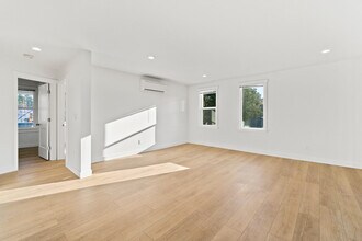 2611 41st Ave SW in Seattle, WA - Building Photo - Building Photo