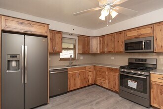 6408 W Raven St, Unit J03P in Chicago, IL - Building Photo - Building Photo