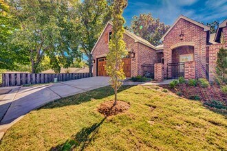 2430 W Imperial Ct in Broken Arrow, OK - Building Photo - Building Photo