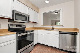 6040 Heath Valley Rd in Charlotte, NC - Building Photo - Building Photo