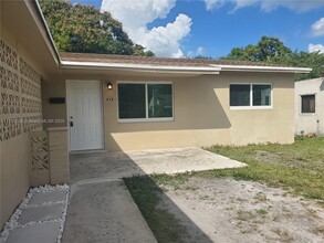 238 SW 6th St in Dania Beach, FL - Building Photo - Building Photo