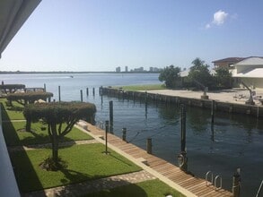 68 Yacht Club Dr, Unit Marina Harbour in North Palm Beach, FL - Building Photo - Building Photo