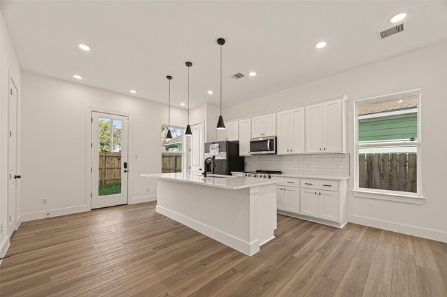 2710 Bostic St in Houston, TX - Building Photo - Building Photo