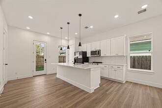 2710 Bostic St in Houston, TX - Building Photo - Building Photo