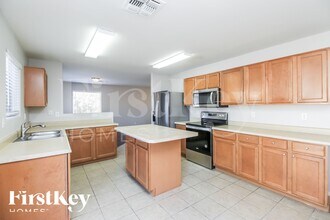 1858 E Omega Dr in San Tan Valley, AZ - Foto de edificio - Building Photo